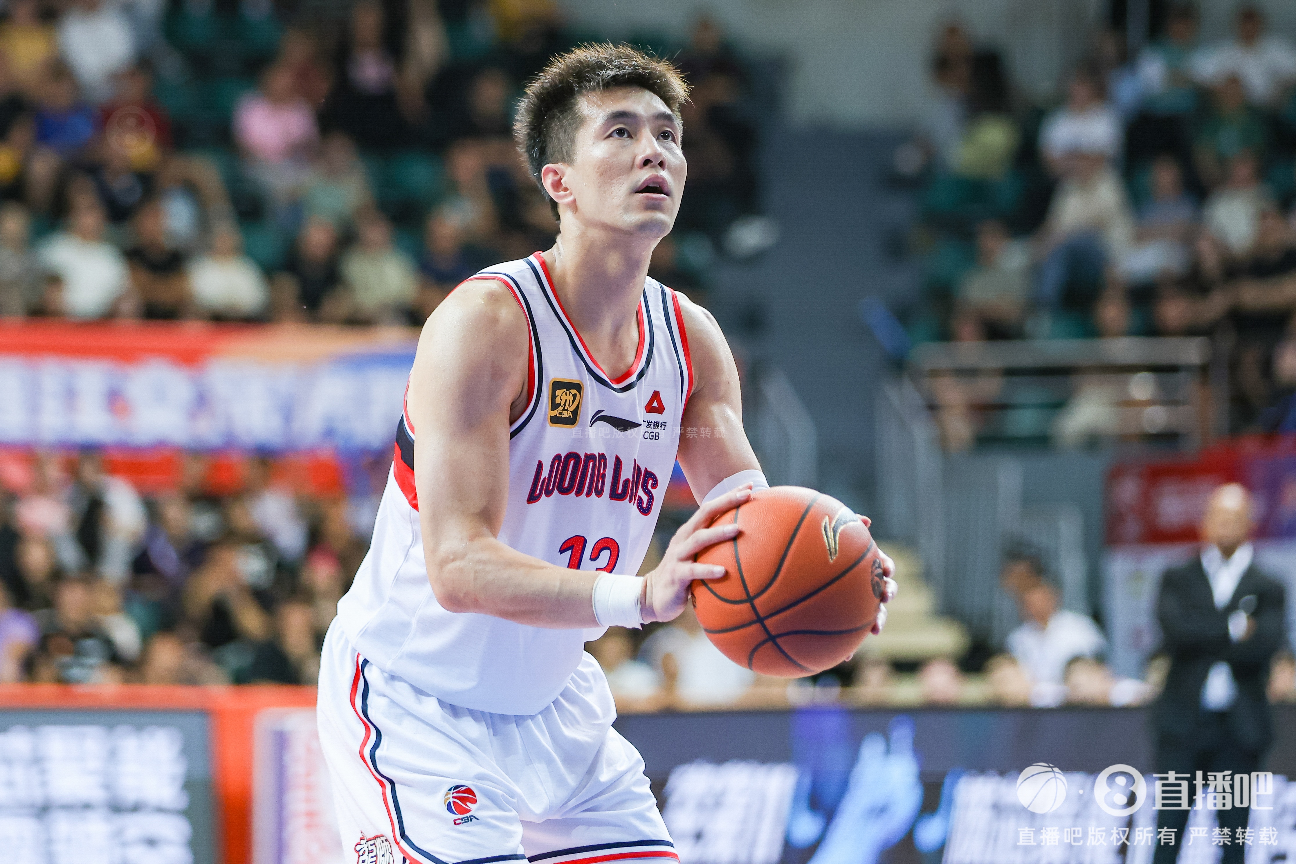 广发体育平台-媒体人：郭艾伦的合同将到期 他肯定是不希望就这样结束职业生涯