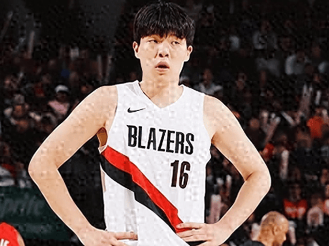 广发体育APP-落后19分，杨瀚森上场了！斯普利特：是时候考虑对阵容做出改变！